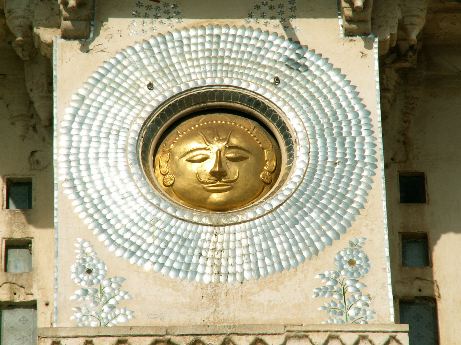 Udaipur - City palace - Sun emblem