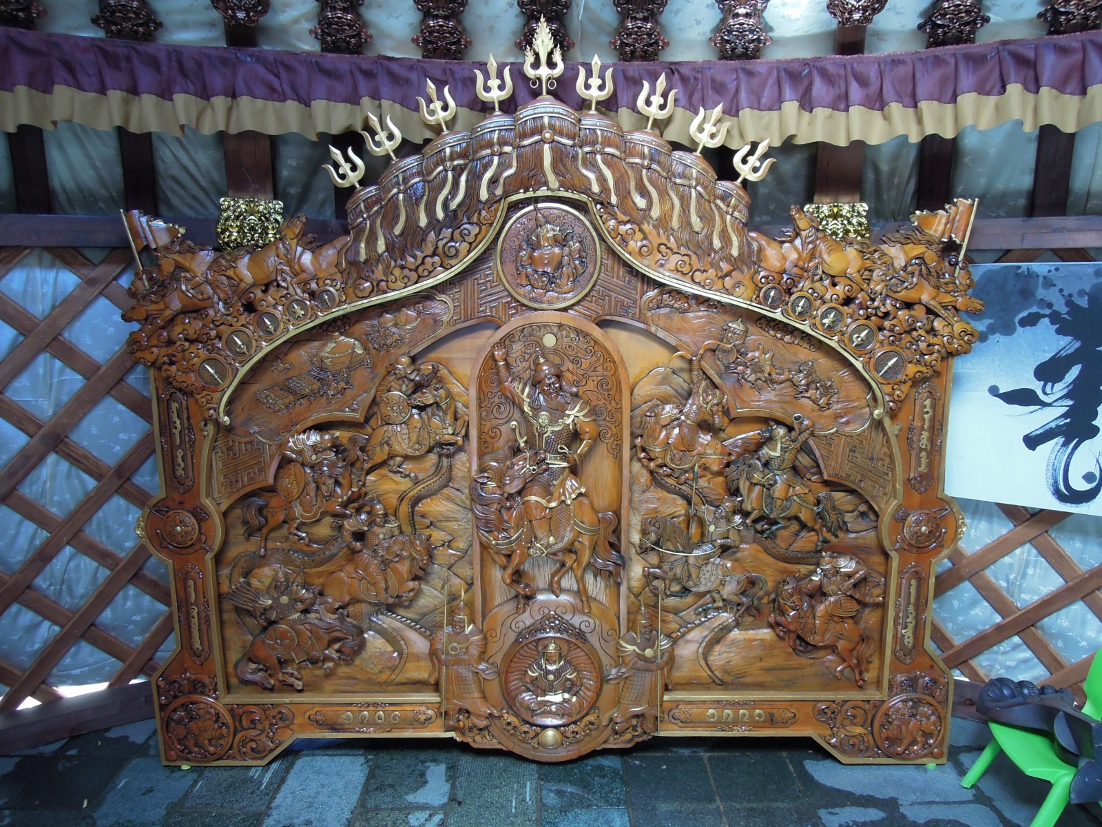 Ulaanbaatar - Sukhbaatar square - Exhibition ger - Carved wardrobe